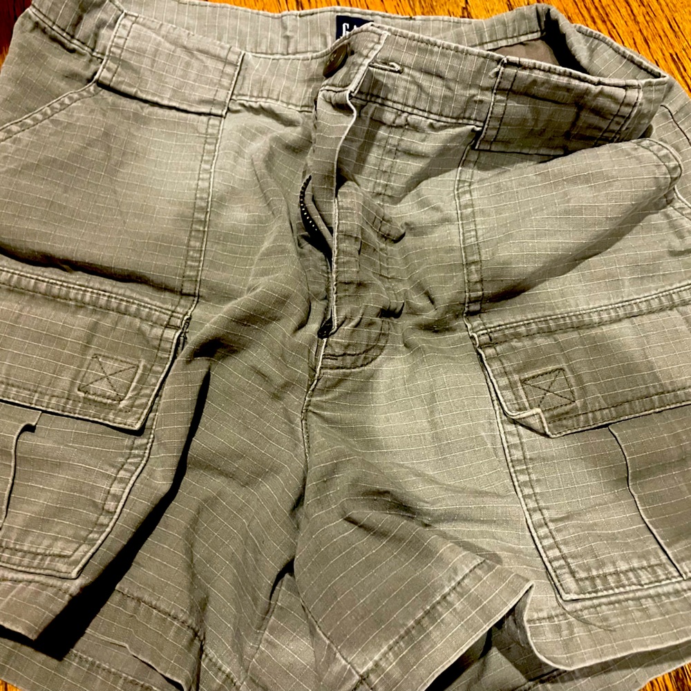 GAP green khaki quick dry shorts